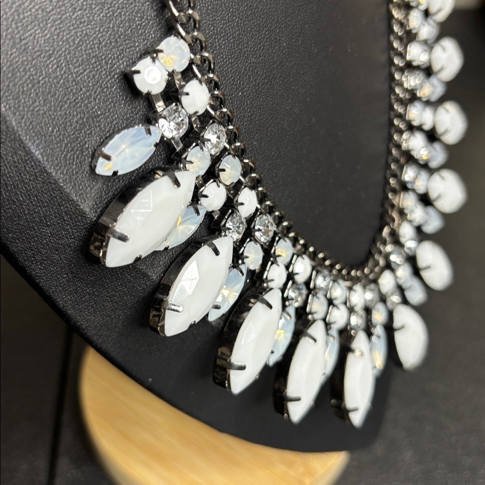Elegant Gunmetal Silver White Clear Rhinestone Bib Statement Necklace - Picture 5 of 7